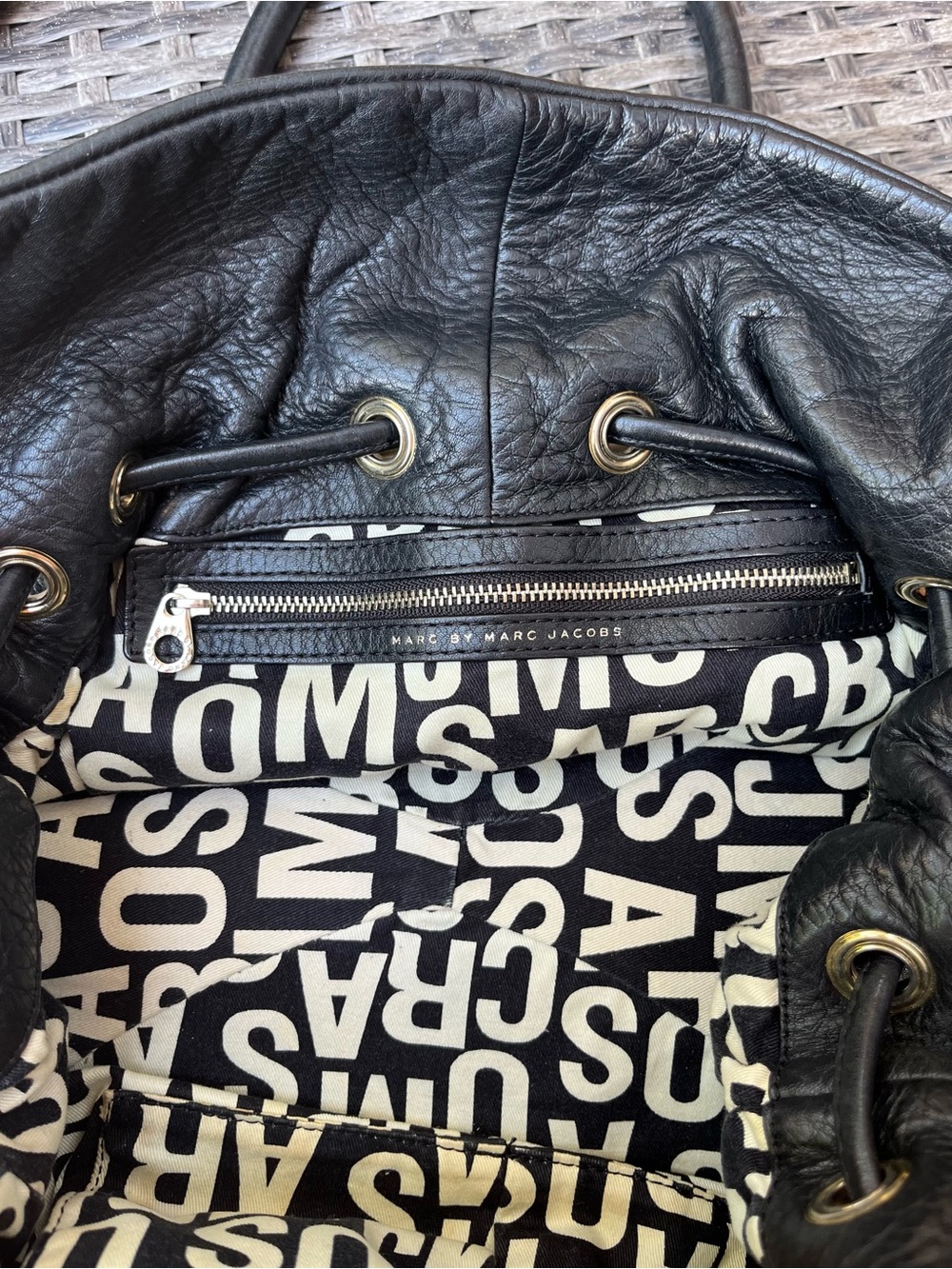 Marc By Marc Jacobs Black Leather Shoulder Bag & Gold Hardware in Awesome Shape - Picture 8 of 13